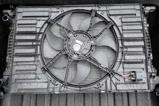 8W0816411Q Радиатор (основной) Audi A4 B9 Арт e12365982, вид 15