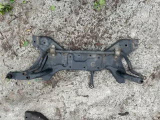  Балка подвески передняя (подрамник) Mitsubishi Colt 6 Арт e12305167, вид 1
