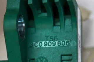 3C0909606 Датчик удара Volkswagen Passat B6 Арт e12155229, вид 4