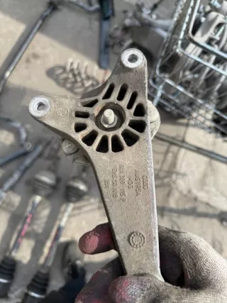 8E0399115P Подушка крепления КПП Audi A4 B7 Арт e11906831, вид 1