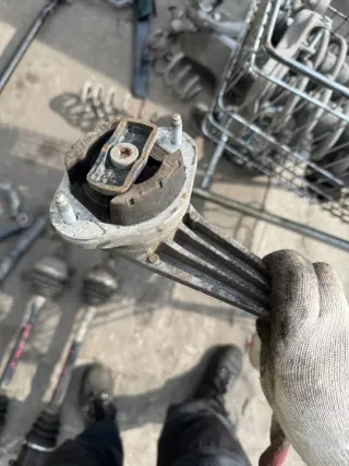 8E0399115P Подушка крепления КПП Audi A4 B7 Арт e11906831, вид 2