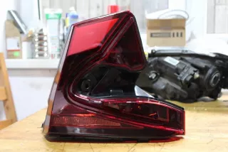 >>81580-F4130-00 Фонарь задний правый Toyota C-HR Арт e11899427, вид 1