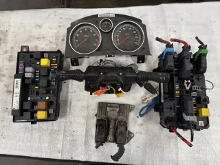 55353843 KW91103 Блок управления двигателем Opel Zafira B Арт e11893647, вид 1