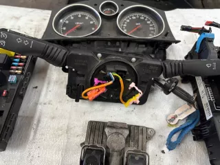 55353843 KW91103 Блок управления двигателем Opel Zafira B Арт e11893647, вид 4