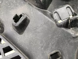 622563184R 9V-B5J-GK2X Решетка радиатора Renault Clio 4 Арт e11891159, вид 3