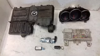 1001408552 Блок управления двигателем Mazda 3 BK Арт e11802825, вид 1