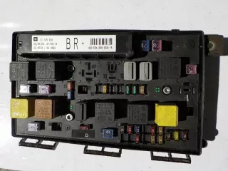 13145036 Блок предохранителей Opel Astra H Арт e11670872, вид 1