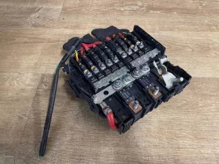 K8D2-14N073-AB LR117841 Блок предохранителей Jaguar E-PACE Арт e11669476, вид 1