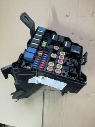 8V5114B144BA 8v5114b144ba Блок предохранителей Ford Fiesta 5 Арт e11668797, вид 1
