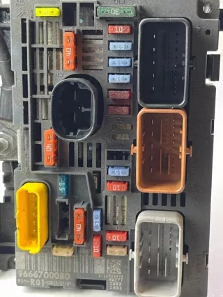 9666700080 Блок предохранителей Citroen C4 1 Арт e11668375, вид 3