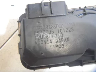 8677796 Заслонка дроссельная электрическая Volvo V70 2 Арт AM100461077, вид 4
