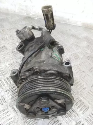Компрессор кондиционера Opel Corsa C 2004г.  - Фото 2