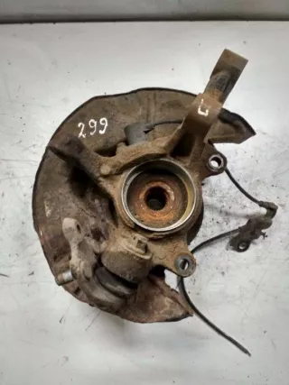  кулак левый Toyota Avensis 1 Арт 2_8697