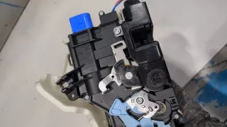 7L0839015D Замок двери задней левой Volkswagen Golf PLUS 1 Арт 20410596, вид 2