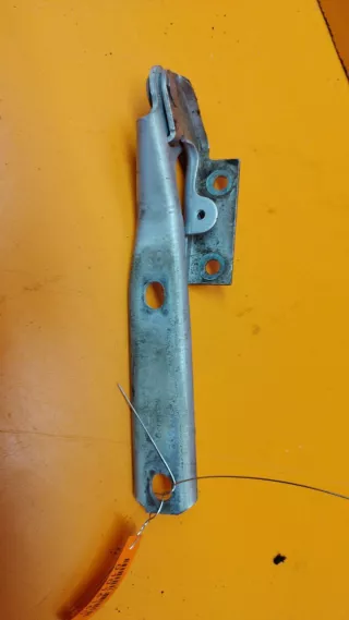 3B0823301  Петля капота Volkswagen Passat B5 Арт 01016160, вид 1