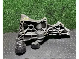Кронштейн генератора Audi A4 B7 1.6л 2004г.  - Фото 4