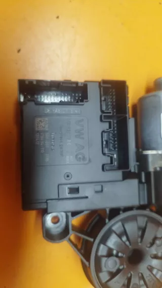 3C0959792C  Моторчик стеклоподъемника передний правый Volkswagen Passat B7 Арт 01016567, вид 2