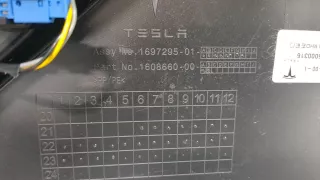 108103701F Кнопка стеклоподъемника переднего правого Tesla model Y Арт 11236819, вид 4
