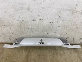 5817A265WC Накладка двери (крышки) багажника Mitsubishi Outlander 3 restailing 2 Арт 2-73655, вид 1