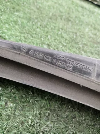 A2088870298 Уплотнитель капота Mercedes CLK W208 Арт 2-92838, вид 3