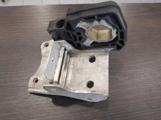 51117186513 Кронштейн радиатора BMW 5 F10/F11/GT F07 Арт 2-129411, вид 1
