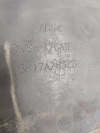 5817a263zz Накладка двери (крышки) багажника Mitsubishi Pajero 4 restailing 2 Арт 2-130097, вид 14