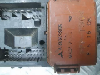 MB953355 Блок предохранителей Mitsubishi Carisma Арт 2-172548, вид 3