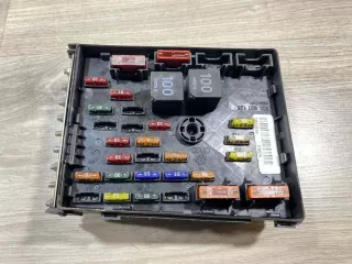 3C0937125 Блок предохранителей под капот Volkswagen Passat B6 Арт 2-313377, вид 3