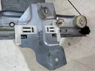 Стеклоподъемник механический Renault Duster 1 2010г. 8200733830E - Фото 12