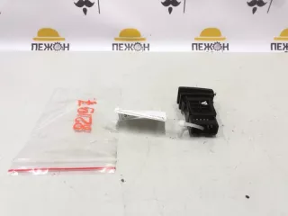 8433205050 Кнопка аварийной сигнализации Toyota Avensis 2 Арт 2-376016, вид 4