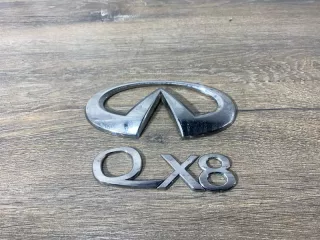934911LL0B Эмблема крышки багажника Infiniti QX80 1 Арт 2-441290, вид 1