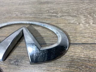 934911LL0B Эмблема крышки багажника Infiniti QX80 1 Арт 2-441290, вид 6