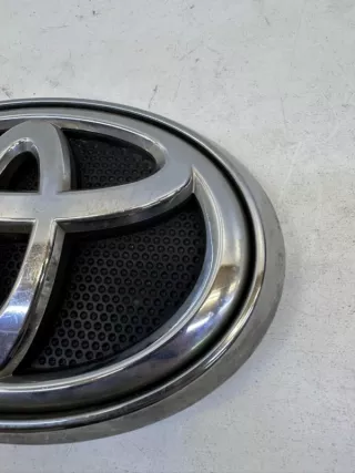 753100K010 Эмблема решетки радиатора Toyota Hilux 8 Арт 2-511763, вид 2