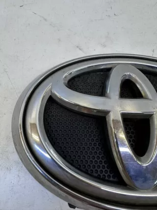 753100K010 Эмблема решетки радиатора Toyota Hilux 8 Арт 2-511763, вид 3