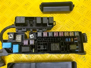LE44-67-010C Блок предохранителей Mazda MPV 2 Арт 2-666894, вид 4