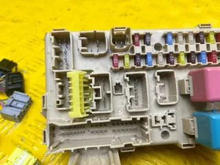 82641-05030 Блок предохранителей Toyota Avensis 2 Арт 2-668765, вид 3