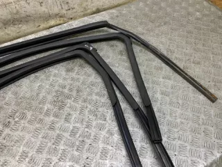 80331JD00A Уплотнитель стекла Nissan Qashqai 1  Арт 2-680639, вид 4