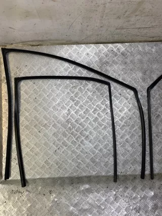 6815133080 Уплотнитель стекла Toyota Camry XV30 Арт 2-681004, вид 2
