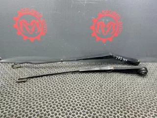 68003834AA Щеткодержатель (поводок стеклоочистителя, дворник) Chrysler Sebring 3 Арт 2-718021, вид 1