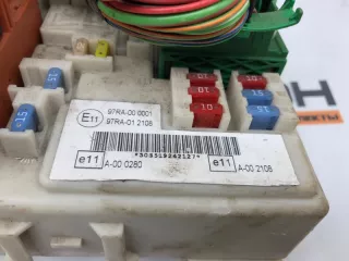 2027109 Блок предохранителей Ford Focus 1 Арт 2-943332, вид 3