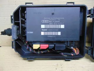 8H0959433C Блок предохранителей Audi A4 B7 Арт e12736679, вид 1