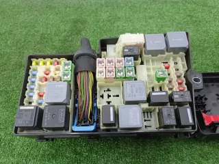 AV6T14A067AD,AV6T14A142AB Блок предохранителей Lincoln MKC Арт 00297420, вид 2