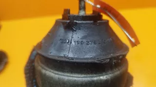 8D0199379J  Подушка крепления двигателя Volkswagen Passat B5 Арт 01016591, вид 2