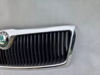 1Z0853668 Решетка радиатора Skoda Octavia A5 Арт AL17757593623, вид 4