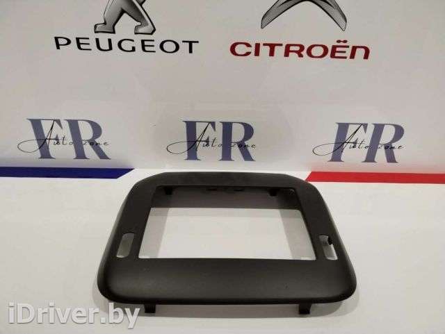 Накладка декоративная на торпедо Peugeot 5008 2010г.  - Фото 1