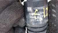 Насос (моторчик) омывателя стекла Opel Insignia 1 2014г. 13250357 - Фото 2