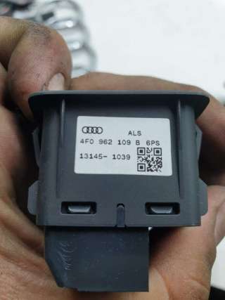 Кнопка сигнализации Audi A5 (S5,RS5) 1 2008г. 4F0962109B - Фото 2