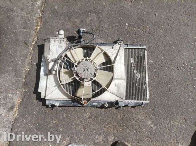 Диффузор (кожух) вентилятора Toyota Yaris 1 2005г.  - Фото 1