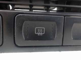 кнопка обогрева стекла Volkswagen Golf 4 2000г.  - Фото 2
