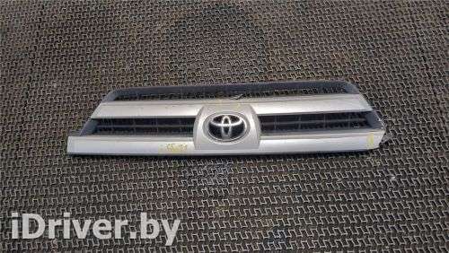 Решетка радиатора Toyota 4Runner 4 2004г.  - Фото 1